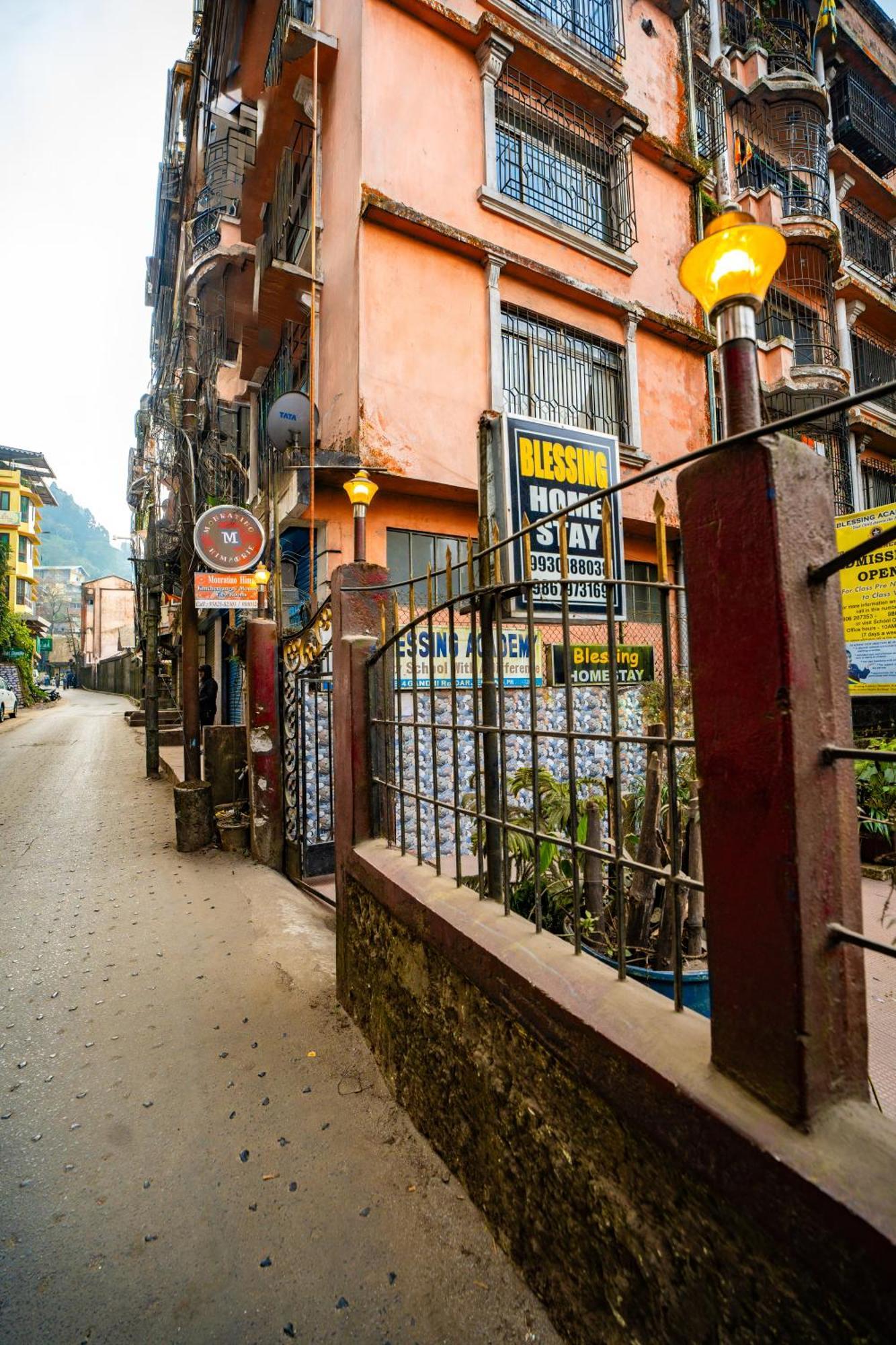 دارجيلنغ Monratino Himadrie -2 Mins Walk From Mall Road - All Rooms Have Kanchenjunga Mountain View المظهر الخارجي الصورة