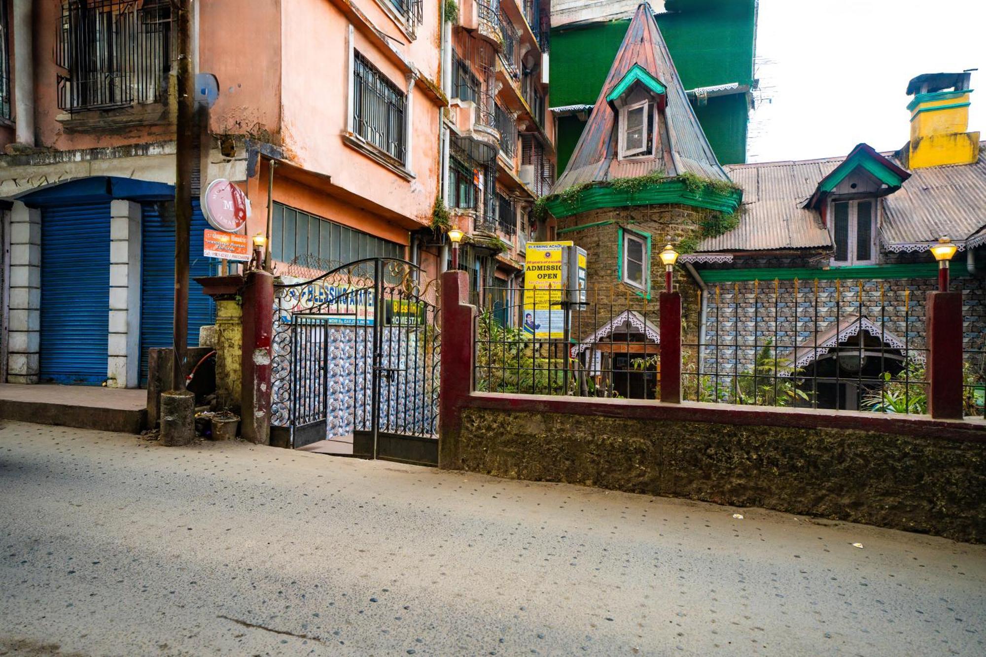 دارجيلنغ Monratino Himadrie -2 Mins Walk From Mall Road - All Rooms Have Kanchenjunga Mountain View المظهر الخارجي الصورة