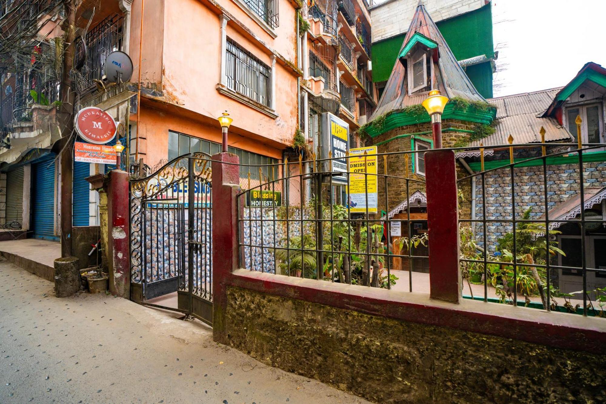 دارجيلنغ Monratino Himadrie -2 Mins Walk From Mall Road - All Rooms Have Kanchenjunga Mountain View المظهر الخارجي الصورة