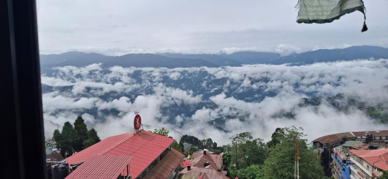 دارجيلنغ Monratino Himadrie -2 Mins Walk From Mall Road - All Rooms Have Kanchenjunga Mountain View المظهر الخارجي الصورة